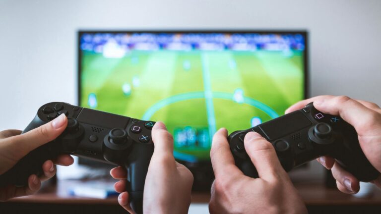Why Gaming is a Healthier Form of Social Media